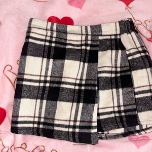 Active USA Black and White Plaid Skort